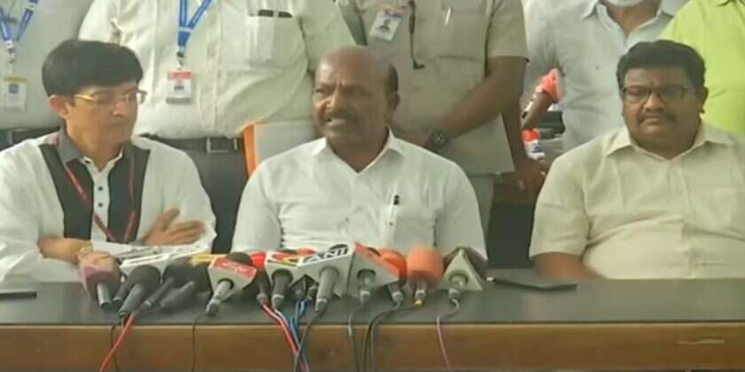 4 மருத்துவமனைகளை மூட உத்தரவு!! சிறுமி கருமுட்டை விவகாரத்தில் அமைச்சர் அதிரடி!!!