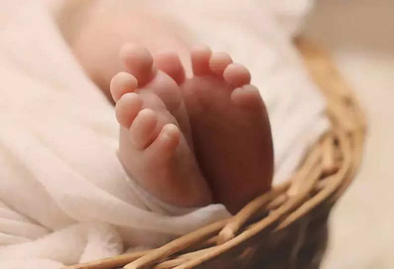 பகீர்! 3 வயது குழந்தை மீது ஏறி இறங்கிய வேன்! வீட்டின் வாசலிலேயே பலியான சோகம்!