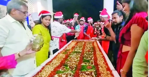 40 கிலோ எடையில் முந்திரி, திராட்சை , பாதாம், உலர்பழங்களை மதுவில் ஊறவைத்து கிறிஸ்துமஸ் கேக்...!!