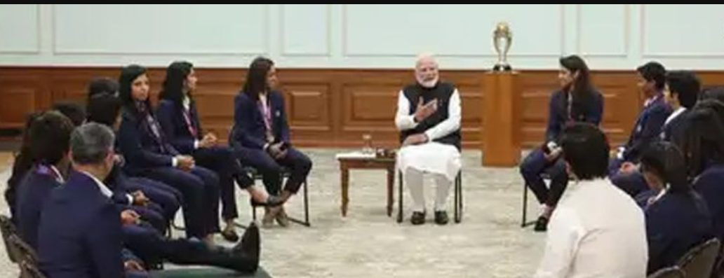 பிரதமர் மோடி மகளிர் உலகக் கோப்பை சாம்பியன்கள் சந்திப்பு ..!