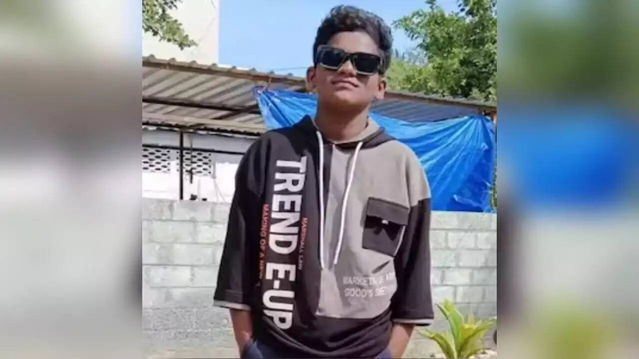 சோகம்... பைக் ஓட்டிச் சென்ற 9ம் வகுப்பு மாணவன் பலி!