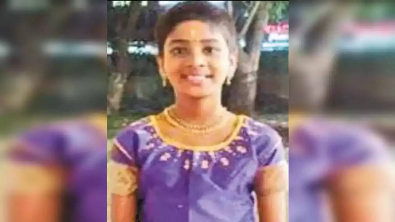 7ம் வகுப்பு மாணவி தூக்கிட்டு தற்கொலை.. கதறித் துடிக்கும் பெற்றோர்!!