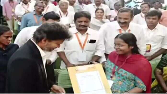 எரிசக்தி துறையில் 401 பேருக்குப் பணி நியமன ஆணைகள் - முதலமைச்சர் விஜய் நேரில் வழங்கினார்!