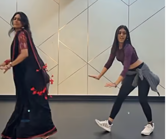 வீடியோ... தளபதி ரசிகர்கள் மன்னிக்க... தேவதர்ஷினி மகளுடன் லியோ பாடலுக்கு குத்தாட்டம்...!