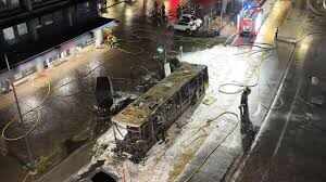 பேருந்தில் திடீர் தீ விபத்து... 6 பேர் உடல் கருகி பலி... பெரும் சோகம்!