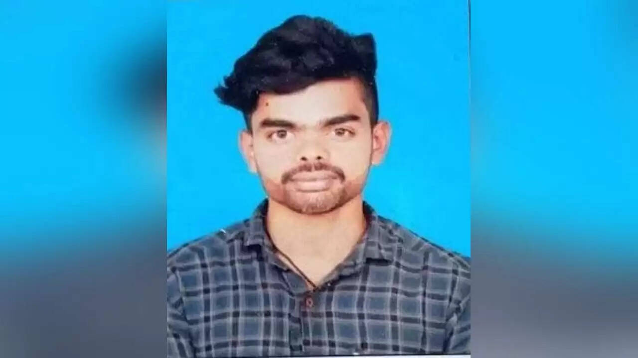 ஓடும் பேருந்தில் கல்லூரி மாணவருக்கு சோகம்! சக்கரத்தில் சிக்கி பலி!