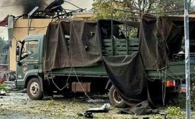 பயங்கர வெடிகுண்டு.. சிதைந்த ராணுவ தளம்.. 20 ராணுவ வீரர்கள் சம்பவ இடத்திலேயே பலி!