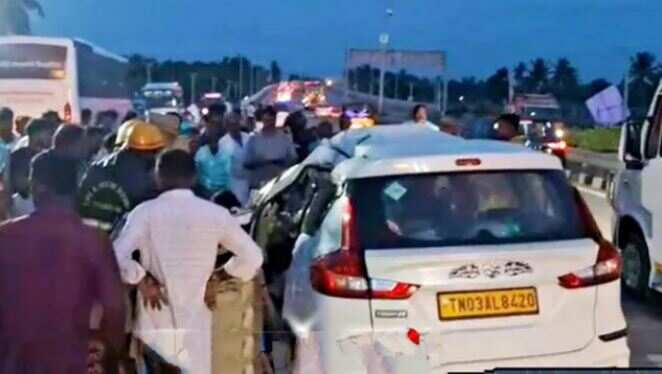 காலையிலேயே சோகம்.. அரசுப் பேருந்து மீது கார் மோதி விபத்து; 2 பேர் பலி... குழந்தை உட்பட 5 பேர் படுகாயம்!
