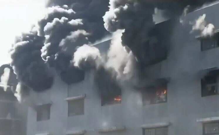 குஜராத் சூரத் வணிக வளாகத்தில் பயங்கர தீ விபத்து - ஜவுளிப் பொருட்கள் எரிந்து நாசம்!