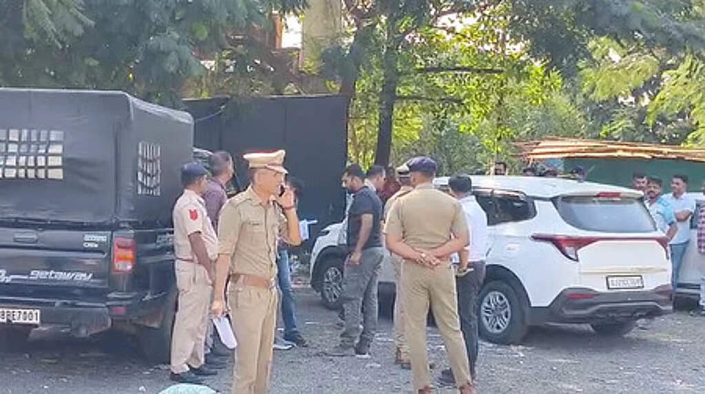 பள்ளிகளில் வெடிகுண்டு மிரட்டல்: மாணவர்கள் வெளியேற்றம், பரபரப்பு