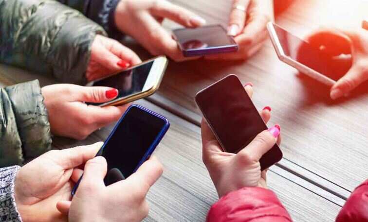 டிஜிட்டல் போதை: உங்கள் நிம்மதியைப் பறிக்கிறதா ஸ்மார்ட்போன்? மீள்வது எப்படி?