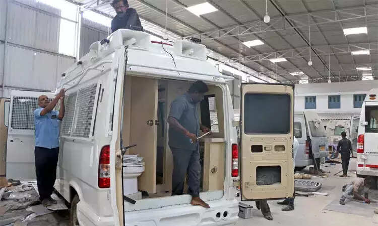 திருவிழா துவங்கிடுச்சு டோய்... நவீன வசதிகளுடன் தலைவர்களுக்கு தயாரான பிரச்சார வாகனங்கள்!