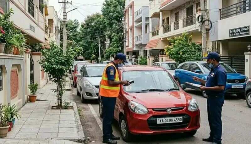 வீட்டின் முன் கார் நிறுத்த இனி வருஷத்துக்கு ₹25,000 கட்டணம் - பெங்களூரு மாநகராட்சியின் புதிய வரைவுத் திட்டம்!