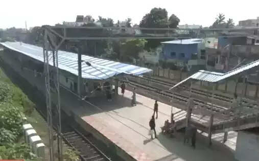 ரயில் நிலையத்தில் அதிர்ச்சி... பெண் காவலரை பாலியல் வன்கொடுமை செய்ய முயற்சி!