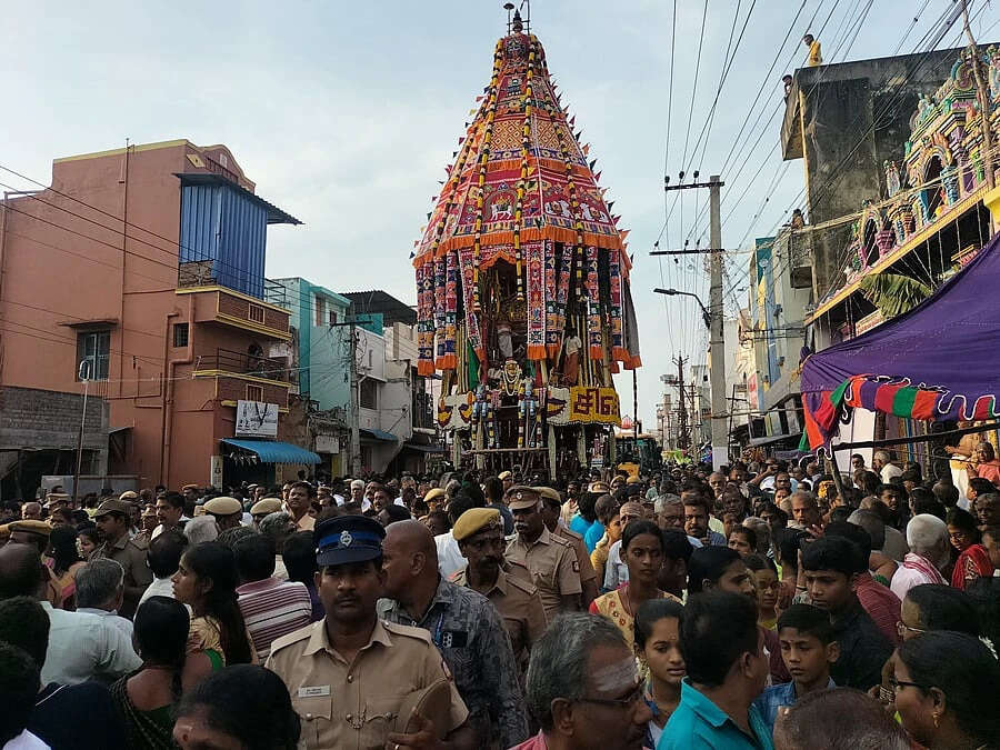 தஞ்சை பெரியகோயில் தேரோட்டம்... பல்லாயிரக்கணக்கான பக்தர்கள் பங்கேற்பு!