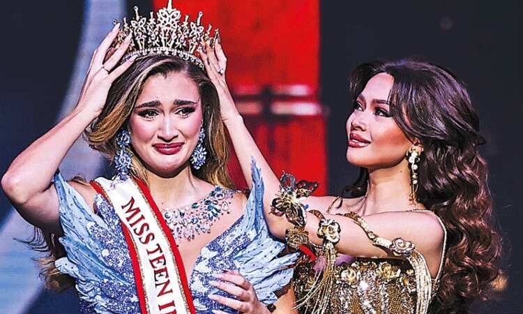 இந்தியாவில் நடைபெற்ற ‘மிஸ் இளம் அழகி’ போட்டியில் ஸ்பெயின் கல்லூரி மாணவி வெற்றி!