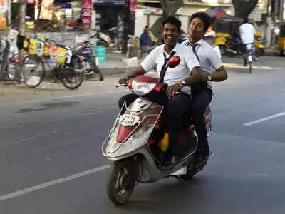 பள்ளி டூ வீலர் ஹெல்மெட்