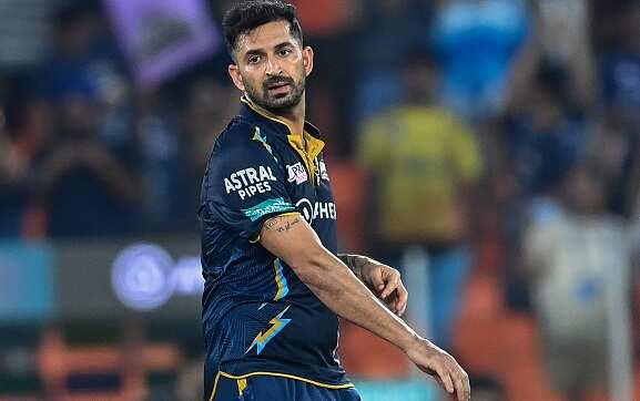 என்னால் தூங்கமுடியவில்லை.. கடைசி ஓவர் குறித்து மனம் திறந்த மோஹித் சர்மா உருக்கம் !!