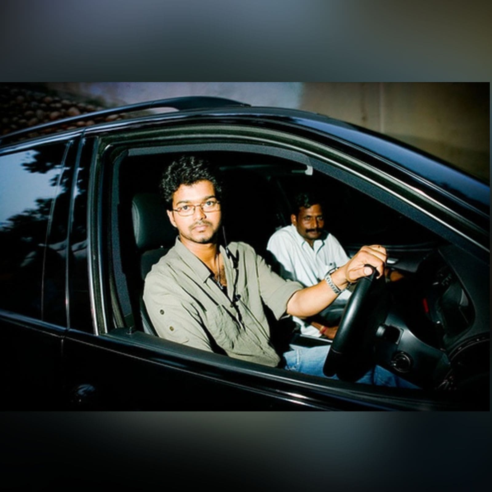 நடிகர் விஜய்க்கு ரூ.1,000 அபராதம்! போக்குவரத்து போலீசார் அதிரடி!