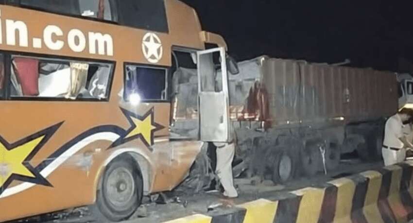 பெரும் சோகம்.. லாரி மீது மோதிய சொகுசு பேருந்து... 7 பேர் பரிதாபமாக பலி!