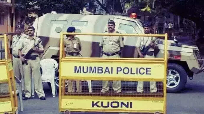 கல்லூரி மாணவியிடம் ரயிலில் அத்துமீறல்!! போர்ட்டரை தட்டி தூக்கிய காவல்துறை!!