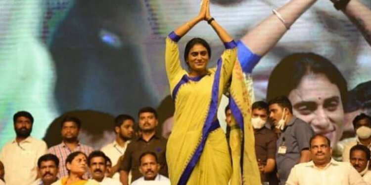 போராட்டத்தில் மயக்கம்! முதல்வரின் சகோதரி மருத்துவமனையில் அனுமதி! பெரும் பரபரப்பு!