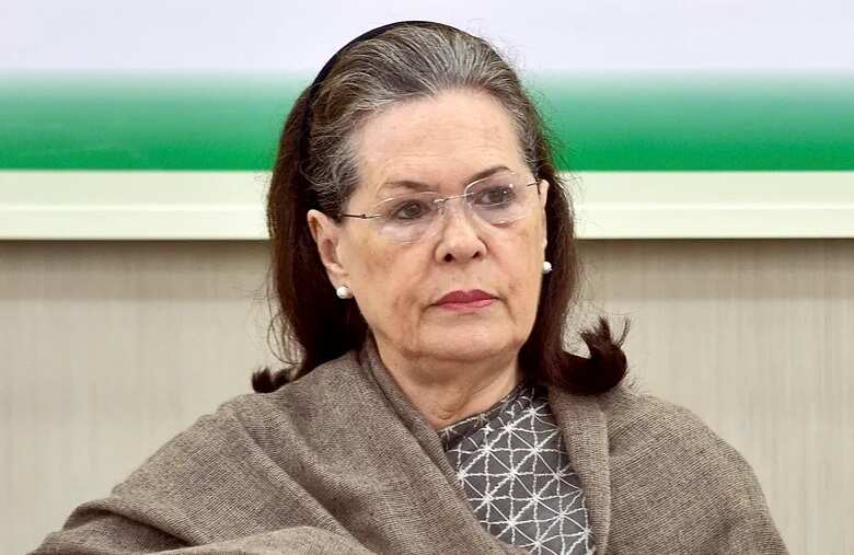 அரசியலில் இருந்து சோனியா காந்தி ஓய்வு? காங்கிரஸ் தொண்டர்கள் அதிர்ச்சி !