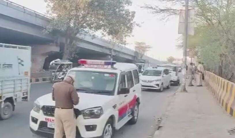 காருக்குள் பெண் உட்பட 3 பேர் சடலமாக மீட்பு... மேம்பாலம் அருகே அதிர்ச்சி!