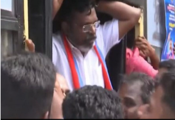 ஆளுநர் வெளியேறும் வரை போராட்டம்!! திருமாவளவன் அதிரடி கைது!!