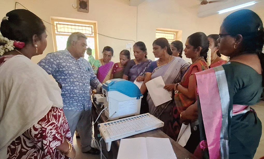 தேர்தல் பணியாளர்களுக்கு 2 ம் கட்டப் பயிற்சி... அரசு ஊழியர்கள் தபால் வாக்களிக்க ஏற்பாடு!