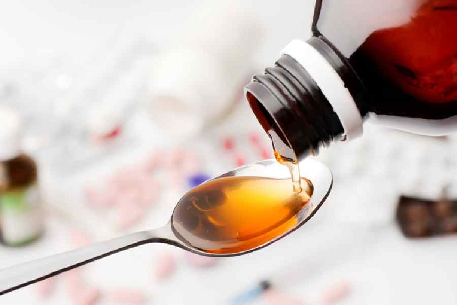 குடும்பத் தகராறால் விபரீதம்....தாயும், 3 மகள்களும் விஷம் குடித்து தற்கொலை முயற்சி!