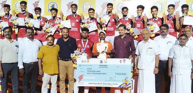 முதலமைச்சர் கோப்பை ஹாக்கி போட்டி... தூத்துக்குடி அணி முதலிடம்; ரூ.13½ லட்சம் பரிசு!