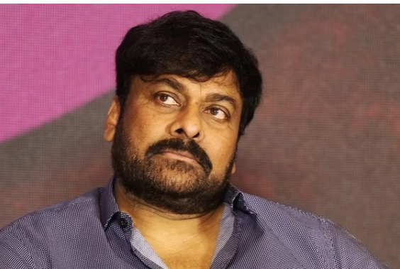 நடிகர் சிரஞ்சீவிக்கு முழங்கால் அறுவை சிகிச்சை!! ரசிகர்கள் அதிர்ச்சி!!