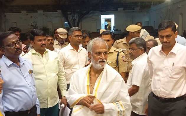 திருச்செந்தூர் கோயிலில் குடமுழுக்கு திருப்பணிகள்... அமைச்சர் பி.கே. சேகர்பாபு நேரில் ஆய்வு!