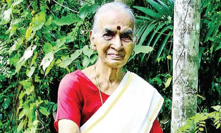 இரங்கல்!! முதல் பெண் தபால்காரர் ஆனந்தவல்லி மரணம்!!