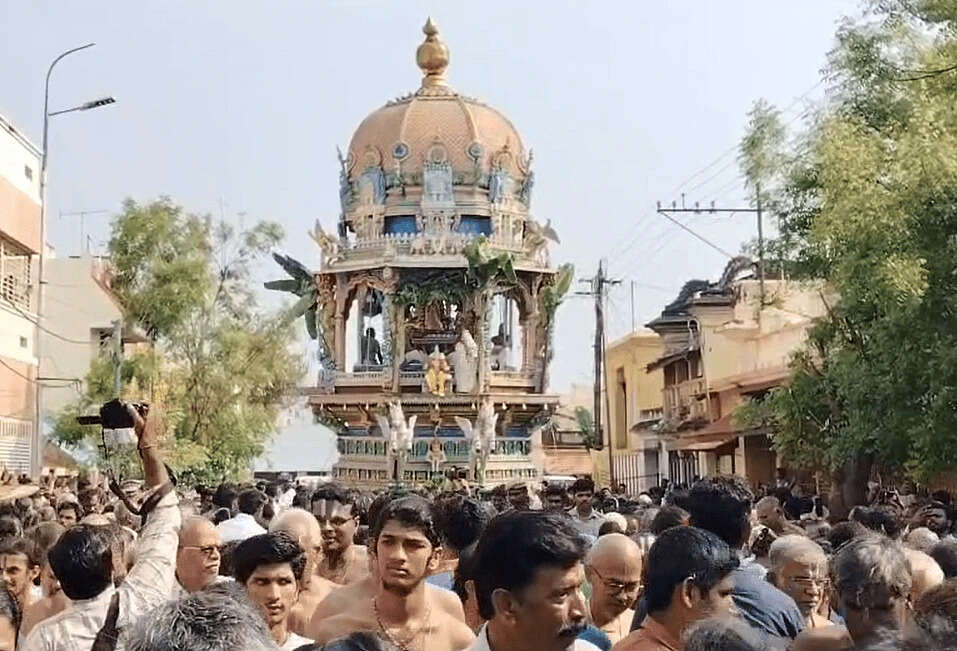 விண்ணைப் பிளந்த ரங்கா... ரங்கா கோஷத்துடன் ஸ்ரீரங்கம் கோவில் பங்குனி தேரோட்டம் கோலாகலம்!
