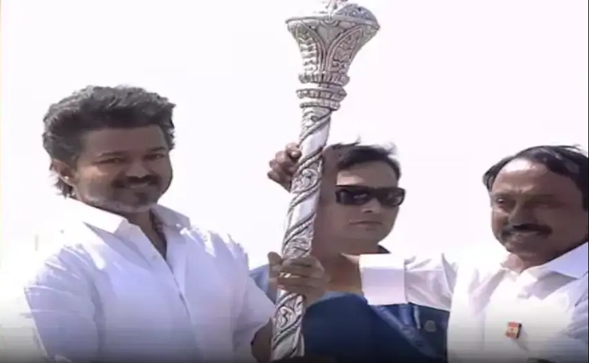 “விஜய்க்கு வெள்ளி செங்கோல்... ‘புரட்சி தளபதி’ பட்டம்...” - மாஸ் காட்டிய செங்கோட்டையன்!