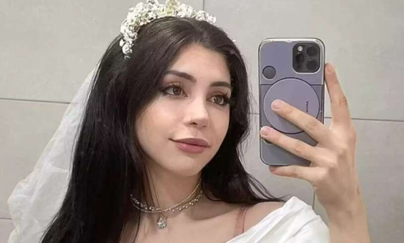 தன்னைத் தானே திருமணம் செய்துகொண்ட பெண் திடீர் விவாகரத்து.. ஒரே குழப்பம் !!