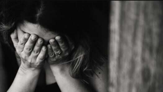 ஆண் நண்பருடன் தனிமையில் இருந்த சிறுமி.. வீடியோ எடுத்து மிரட்டி கூட்டு பாலியல் பலாத்காரம் செய்த மூன்று கொடூரர்கள்!