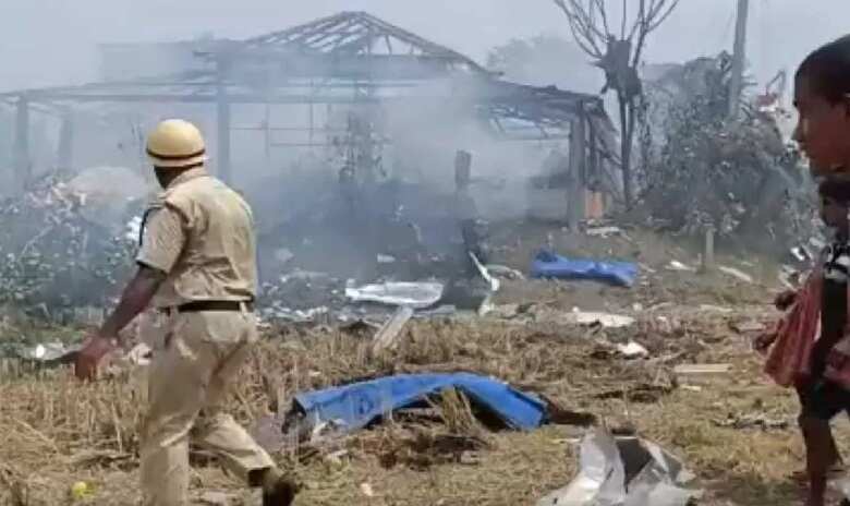 பட்டாசு ஆலை வெடித்து பயங்கர விபத்து.. 9 பேர் பலி.. உரிமையாளர் தலைமறைவு!