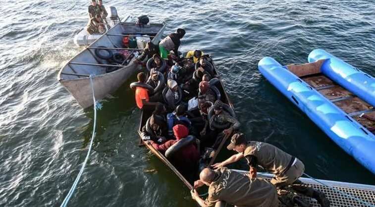 நடுக்கடலில் படகு கவிழ்ந்து விபத்து... 50க்கும் மேற்பட்டவர்கள் உயிரிழப்பு!