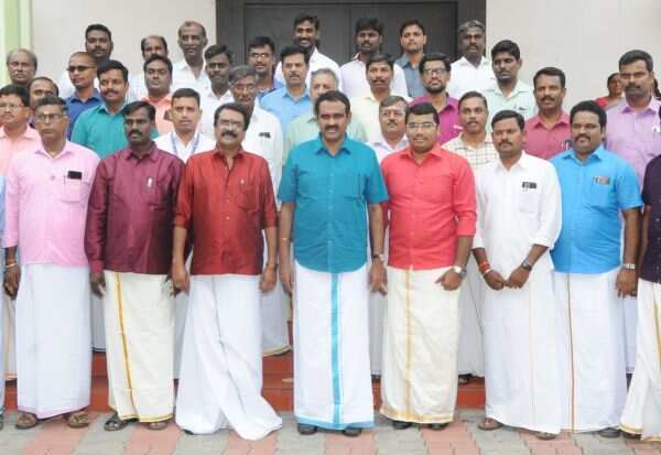 அரசு ஊழியர்கள் வாரம் ஒரு நாள் வேட்டி சட்டை அணிய வலியுறுத்தல்!