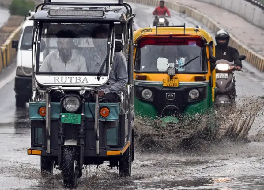 இந்தியா முழுவதும் 8 மாநிலங்களுக்கு 'ஆரஞ்சு' அலெர்ட்... இடி, மின்னலுடன் 80 கி.மீ. வேகத்தில் சூறாவளி காற்று ... வானிலை ஆய்வு மையம் எச்சரிக்கை!