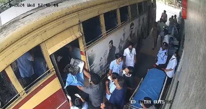 திடீர் பிரசவ வலி... ஐசியூ வார்டாக மாறிய அரசு பேருந்து... கடவுளாய் மாறிய மருத்துவர்கள்!