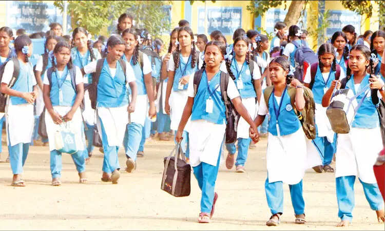 மாணவிகள் விடுமுறை