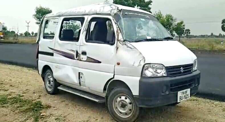 அதிர்ச்சி.. சாலை தடுப்பில் வேன் மோதி பயங்கர விபத்து.. 11 வயது சிறுமி பரிதாப பலி!