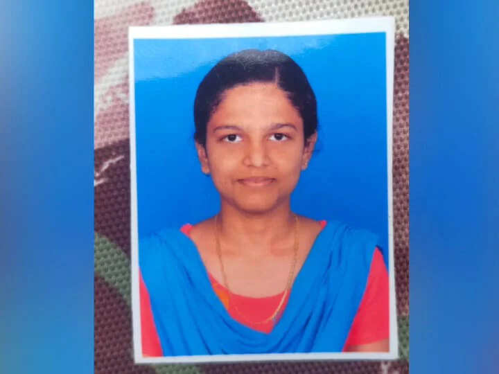 படிக்க கஷ்டமா இருக்கு... கல்லூரி விடுதியில் தூக்கில் தொங்கிய மாணவி! தமிழகத்தில் தொடரும் தற்கொலைகள்!