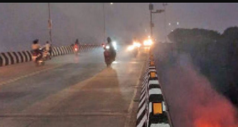 குப்பை எரிப்பால் புகை மூட்டம்… செங்கல்பட்டில் வாகன ஓட்டிகள் அவதி!