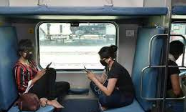 இரவு 10 மணிக்கு மேல் மொபைலில் பேசத் தடை!! ரயில்வே நிர்வாகம் அதிரடி!!