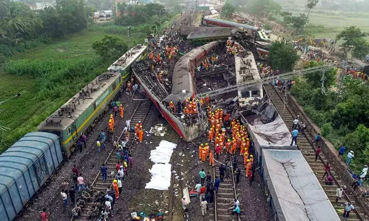 295 உயிர்கள் பலியான ஒடிசா ரயில் விபத்துக்கான காரணம்? அமைச்சர் விளக்கம்!!